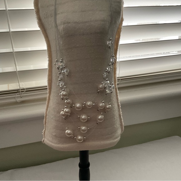 FLOATING FAUX  PEARLS NECKLACE IN MUILTI LAYERS - Picture 9 of 9